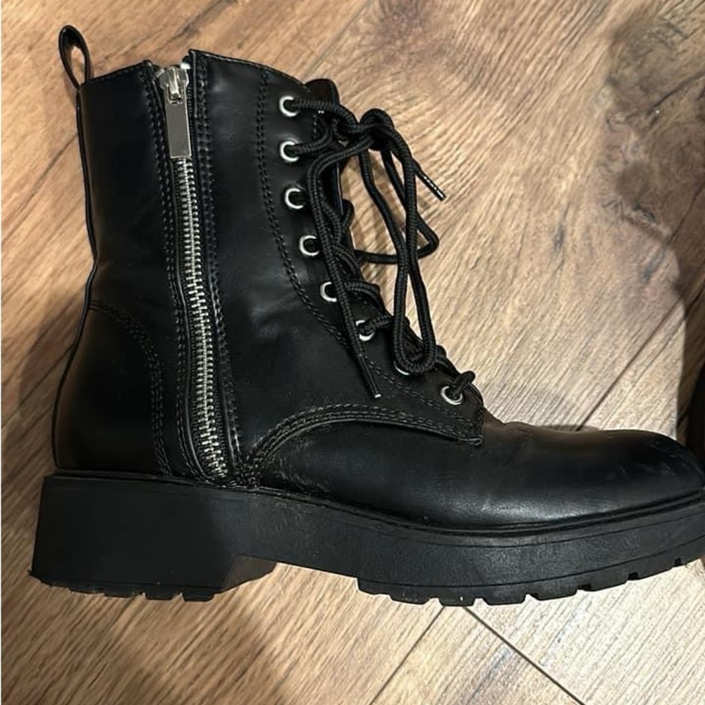 Girls boots